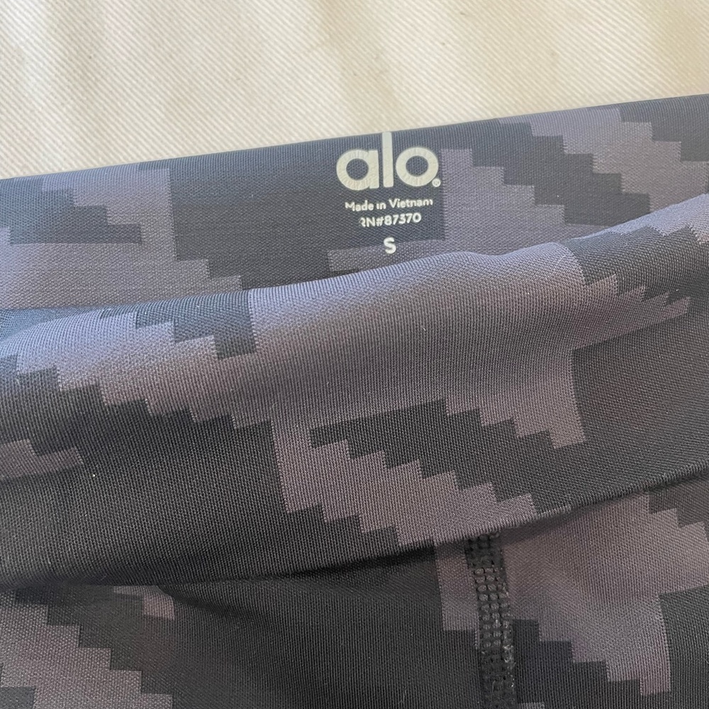 Alo Yoga Houndstooth Print Airbrush Leggings Size S - Picture 6 of 8